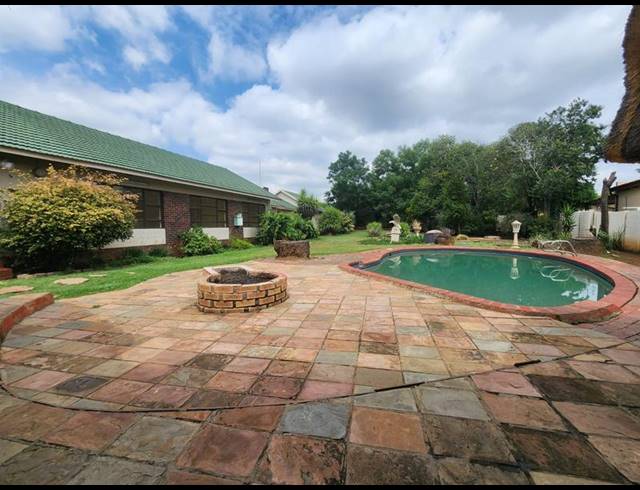 4 BEDROOM HOUSE FOR SALE IN BRACKENHURST